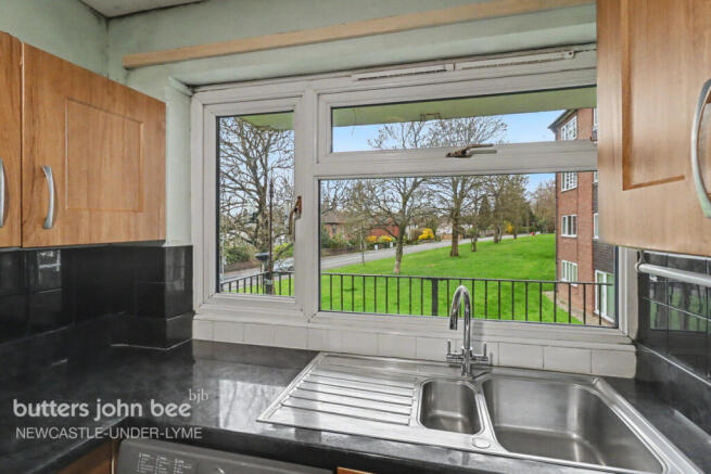 1 bed property, in Sandy Lane, £75,000