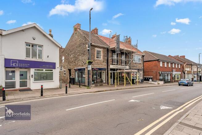 1 bed property, in High Street, £155,000