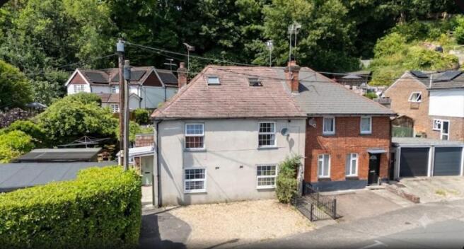 2 bed property, in London Street, £275,000