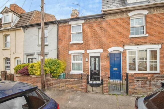 2 bed property, in Charles Street, £240,000