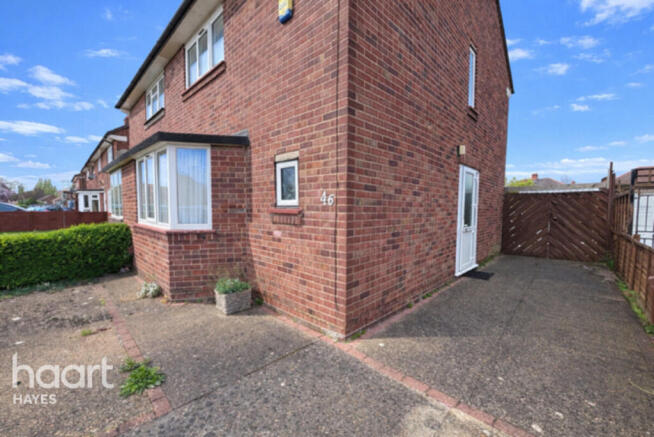 2 bed property, in Attlee Road, £425,000