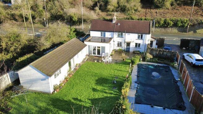 3 bed property, in Bridgwater Road, £490,000