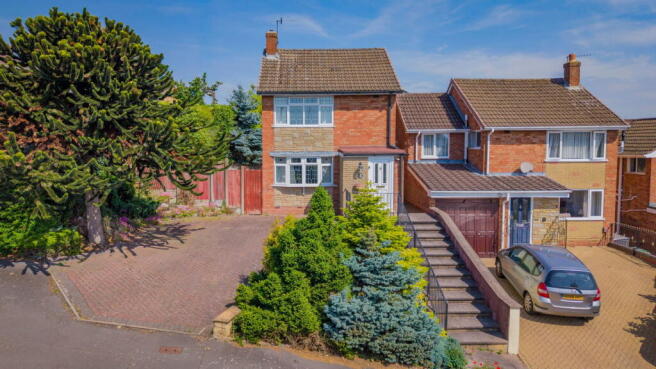 3 bed property, in Sandringham Road, £300,000