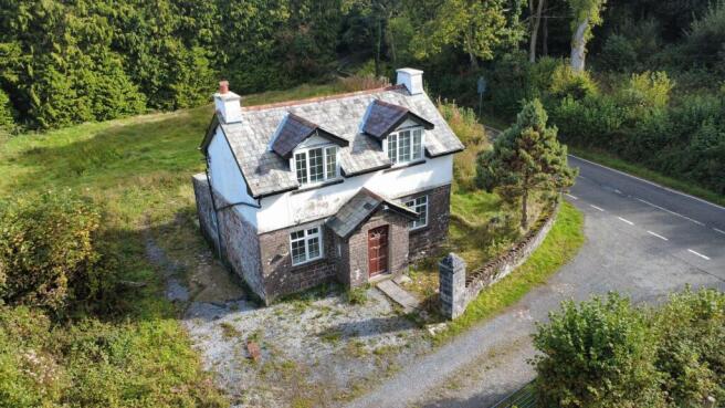 2 bed property, in Gwynfe, £195,000
