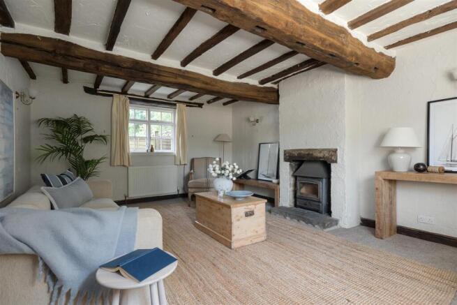 3 bed property, in Greenhill Main Road, £400,000