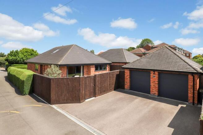 3 bed property, in Clumber Avenue, £550,000