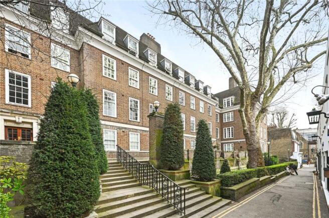 3 bed property, in Holland Street, £1,150,000