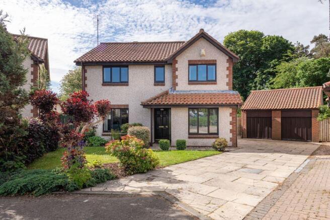 4 bed property, in 32 Vinefields, £345,000
