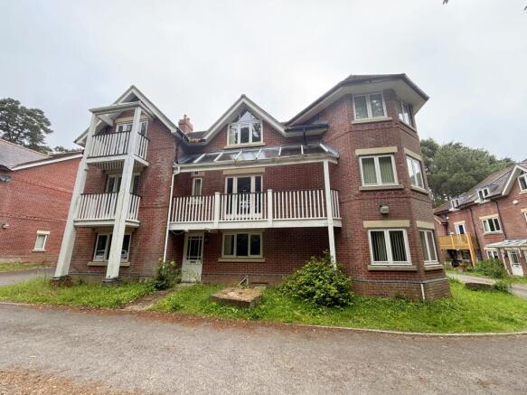 4 bed property, in 5 Parklands, £320,000