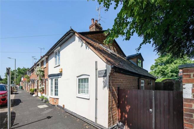 4 bed property, in Northfield End RG9, £1,000,000