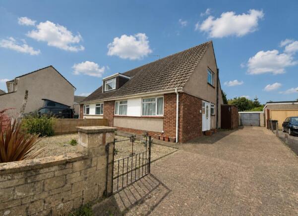 3 bed property, in Valley Gardens, £365,000