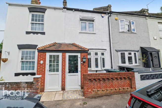 2 bed property, in Waldeck Road, £325,000