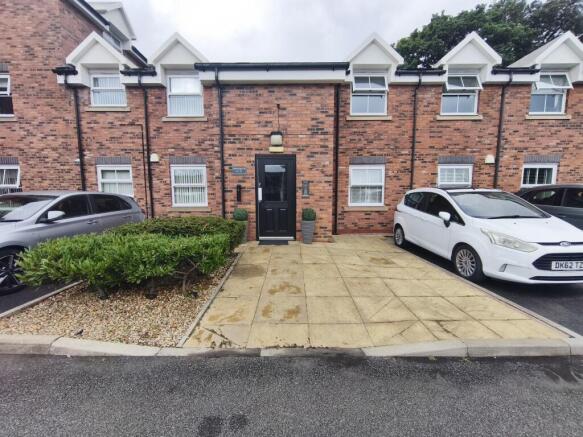 2 bed property, in Flat 12, £95,000