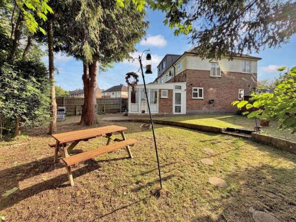 3 bed property, in Harewood Gardens, £520,000