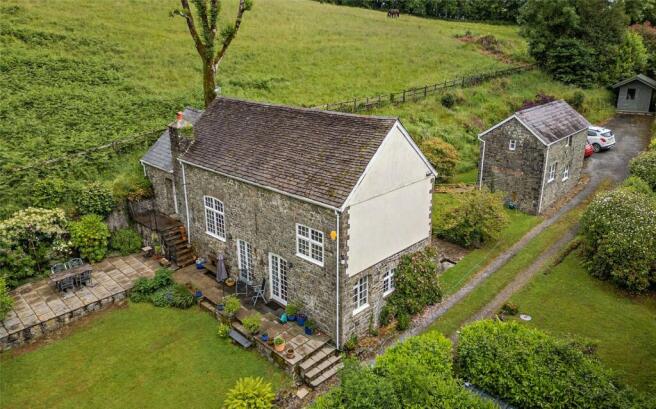 3 bed property, in New Inn, £650,000