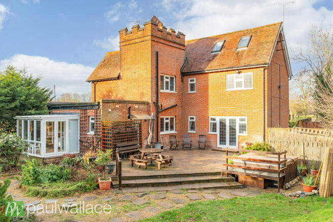 4 bed property, in White Stubbs Lane, £999,995