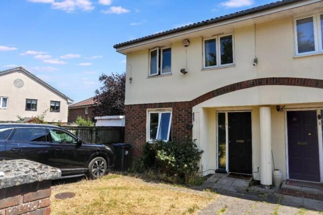 3 bed property, in Eliot Close, £330,000