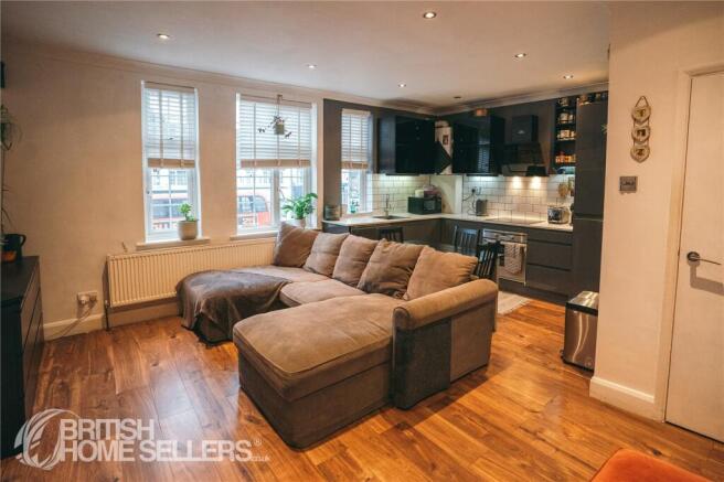 1 bed property, in Bromley Road, £220,000