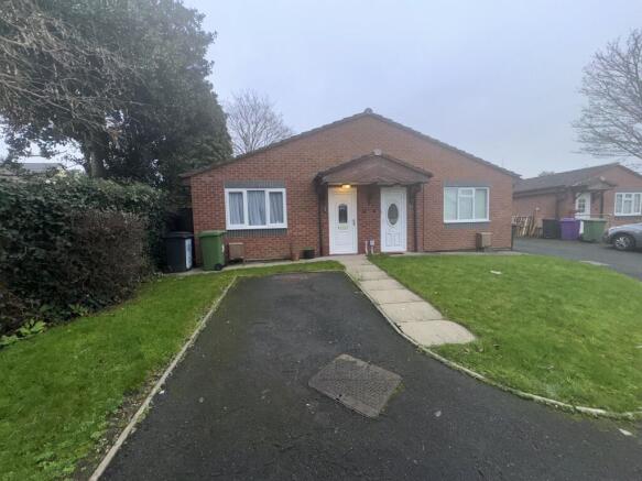 1 bed property, in 30 Barn Green, £105,000