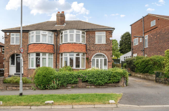 3 bed property, in Spennithorne Drive, £350,000