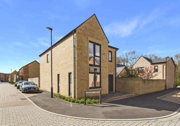 4 bed property, in Mallett Grove, £635,000