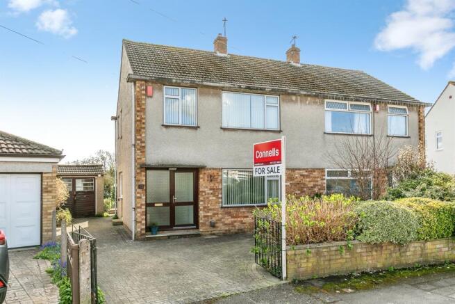 3 bed property, in Henfield Crescent, £350,000