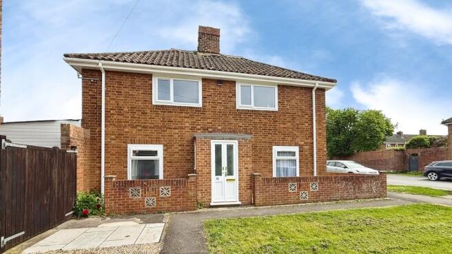 3 bed property, in Oldfield Park, £275,000