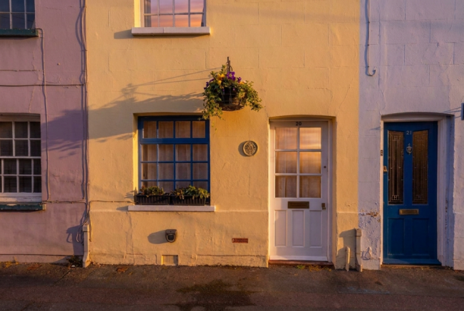 2 bed property, in ETON Tangier Lane, £495,000