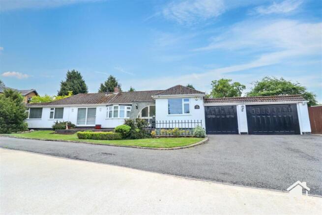 4 bed property, in Glenville Avenue, £550,000