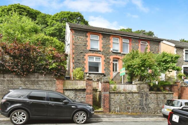 3 bed property, in Hamilton Street, £150,000