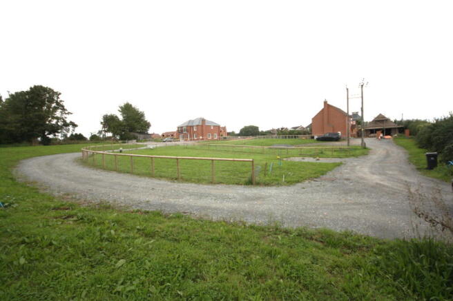 Land, in Holly Green, £750,000