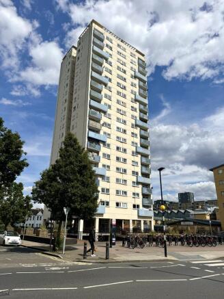2 bed property, in Wandsworth Bridge Road, £400,000