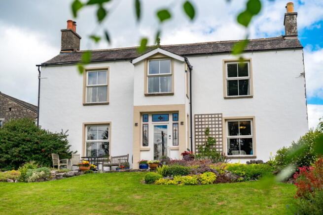 5 bed property, in 30 Briery Bank, £950,000