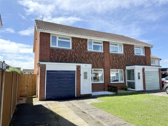 3 bed property, in Wells Close, £285,000