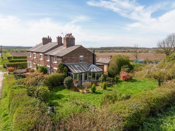 4 bed property, in 3-4 Brookdale Cottages Coal Pit Lane Bickerstaffe Ormskirk L39 0HH, £325,000