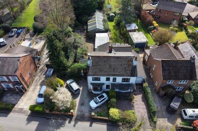 3 bed property, in Holly Lane, £325,000
