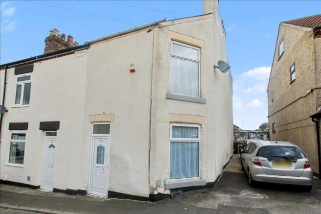 2 bed property, in Chewton Street, £90,000