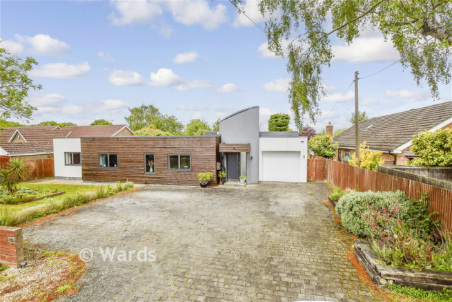 5 bed property, in Rushetts Road, £750,000