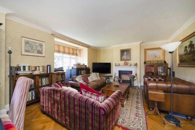 4 bed property, in Finchley Road, £695,000