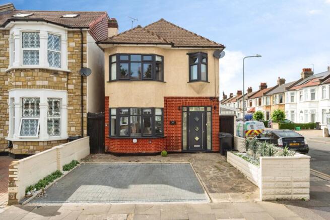 4 bed property, in Wellesley Road, £850,000