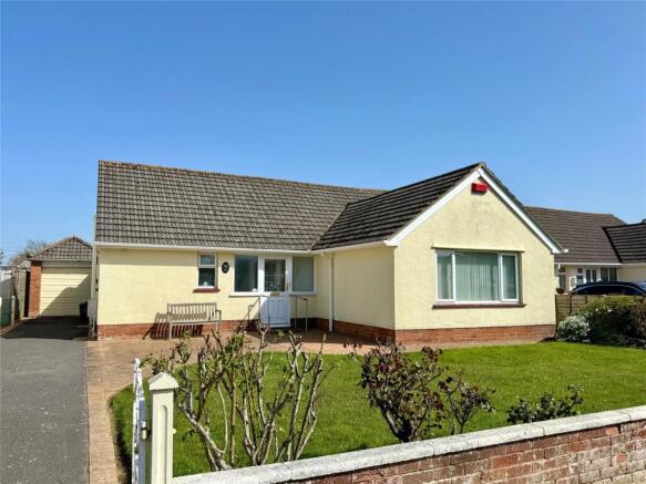 3 bed property, in Western Avenue, £450,000