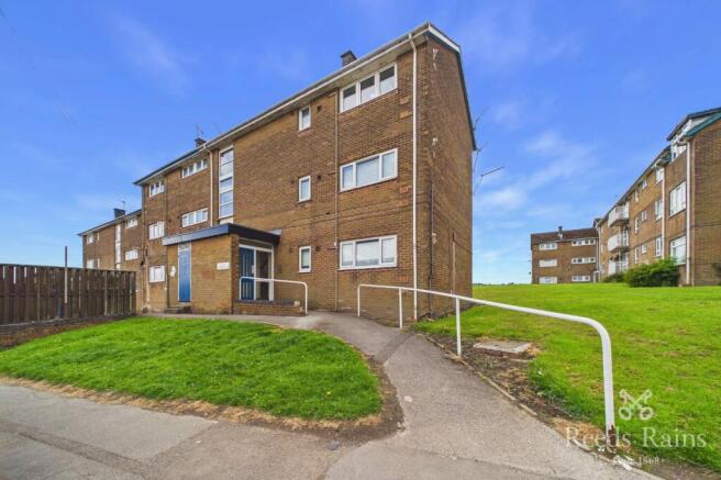 1 bed property, in Stradbroke Road, £20,000