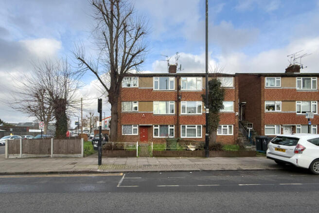 2 bed property, in Northumberland Park, £325,000