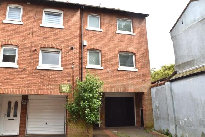 3 bed property, in Ten Bell Lane, £350,000