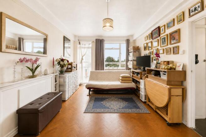 1 bed property, in Christchurch Road, £350,000