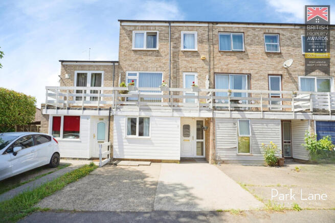 4 bed property, in Wilton Close, £449,995