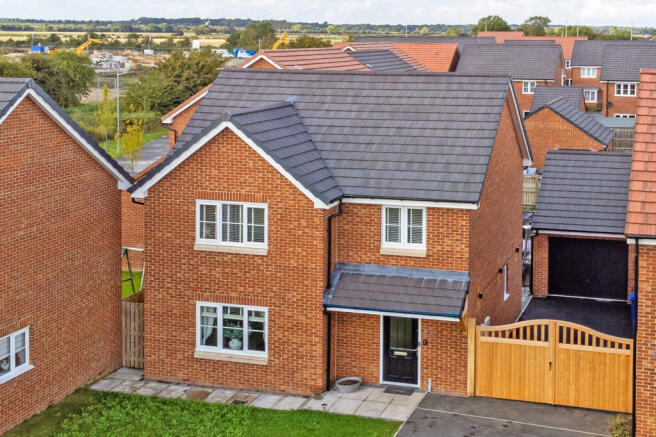 4 bed property, in Ringlet Way, £375,000