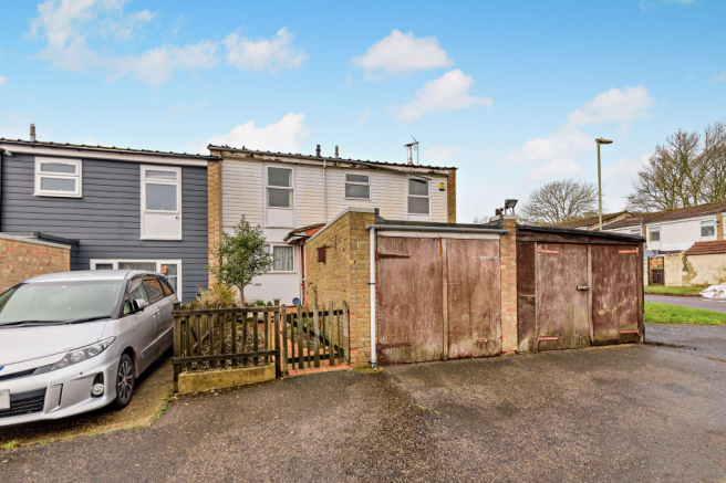 4 bed property, in Dove Close, £250,000