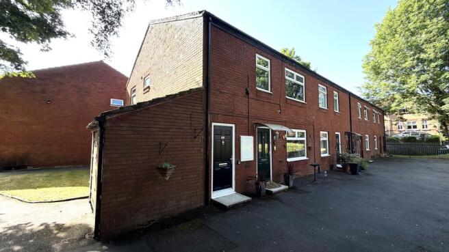 2 bed property, in Fairywell Court, £150,000