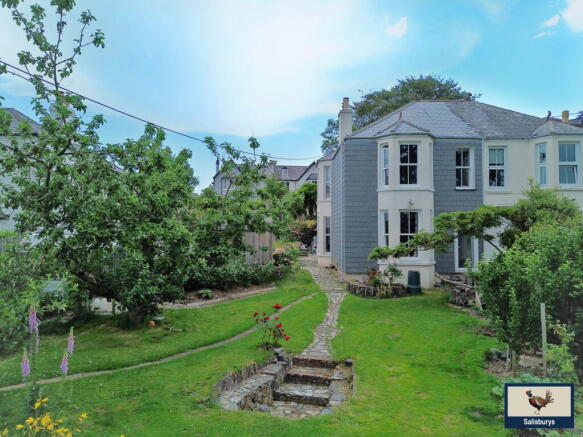 4 bed property, in Warran Lane, £495,000